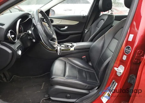 2016 Mercedes-Benz C 300 z USA, uszkodzony, nr VIN 55SWF4JB8GU130456